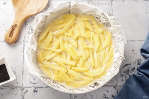 Пирог с консервированной сайрой Пирог с консервированной сайрой