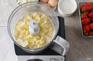 Пирог с клубникой и творогом Пирог с клубникой и творогом