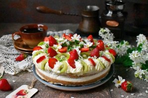 Торт с киви и клубникой Торт с киви и клубникой