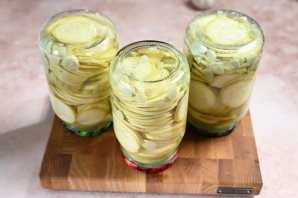 Салат с кабачками на зиму Салат с кабачками на зиму
