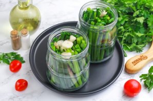 Маринованный молодой чеснок