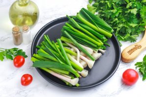 Маринованный молодой чеснок