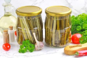 Маринованный молодой чеснок