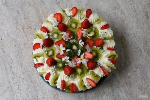 Торт с киви и клубникой Торт с киви и клубникой