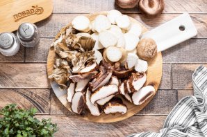 Постная пицца с грибами Постная пицца с грибами