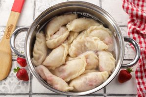 Вареники с клубникой