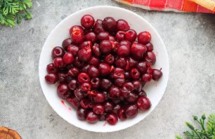 Джем из вишни и красной смородины