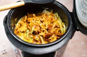 Грибная солянка на зиму в мультиварке