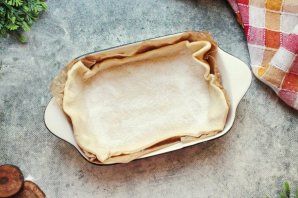 Слоеный пирог с клубникой