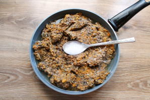Грибная икра через мясорубку на зиму Грибная икра через мясорубку на зиму