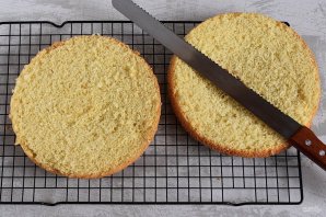 Сметанный торт с клубникой Сметанный торт с клубникой