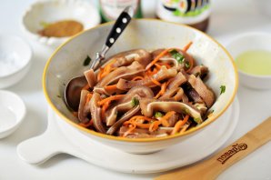 Свиные ушки по-корейски Свиные ушки по-корейски