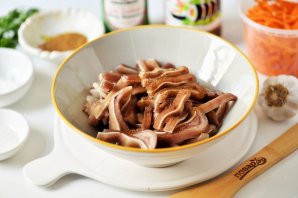 Свиные ушки по-корейски Свиные ушки по-корейски