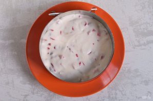 Сметанный торт с клубникой Сметанный торт с клубникой