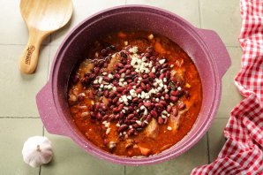 Ребрышки с фасолью