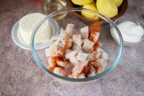Рыба с картофелем, запеченные под майонезом