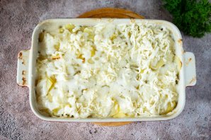 Рыба с картофелем, запеченные под майонезом
