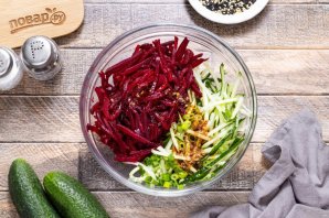 Салат из свеклы с огурцами