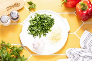 Маринованный болгарский перец с чесноком Маринованный болгарский перец с чесноком