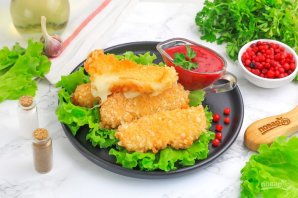 Жареный сулугуни с соусом Жареный сулугуни с соусом
