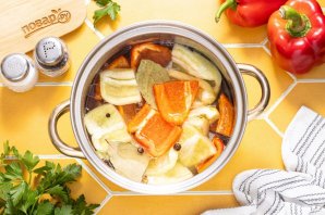 Маринованный болгарский перец с чесноком Маринованный болгарский перец с чесноком
