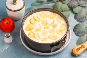 Пирог с яблоками и бананами