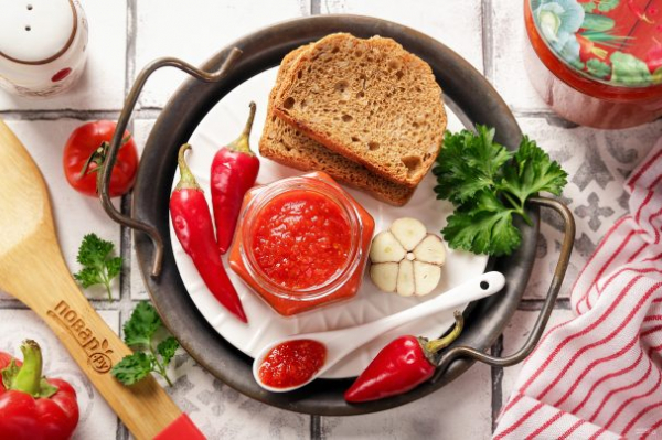 Аджика из перца и чеснока