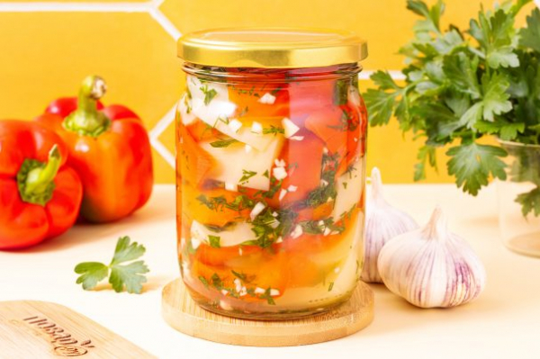 Маринованный болгарский перец с чесноком Маринованный болгарский перец с чесноком