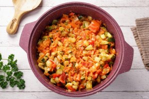 Икра кабачковая с болгарским перцем Икра кабачковая с болгарским перцем