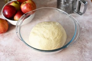 Пирожки с яблоками в духовке Пирожки с яблоками в духовке