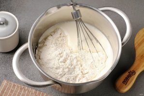 Быстрый пирог на кислом молоке Быстрый пирог на кислом молоке