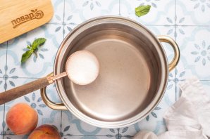 Консервированные персики