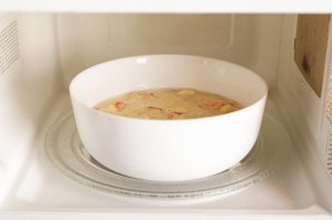 Яблочный пирог в микроволновке Яблочный пирог в микроволновке