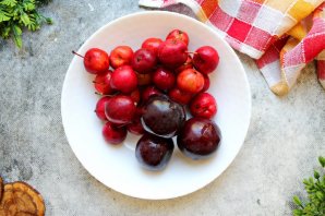 Компот из ранеток и слив