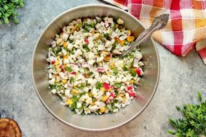 Крабовый салат с кукурузой