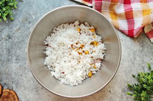 Крабовый салат с кукурузой