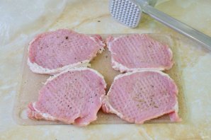 Мясо по-французски с картофелем и помидорами