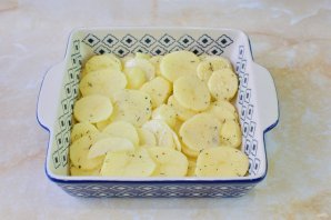 Мясо по-французски с картофелем и помидорами