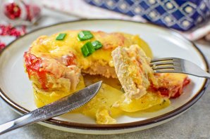 Мясо по-французски с картофелем и помидорами
