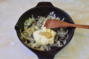 Мясо по-французски с картофелем и помидорами