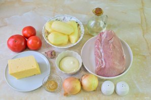 Мясо по-французски с картофелем и помидорами