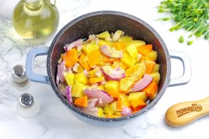 Мясо с консервированной фасолью Мясо с консервированной фасолью