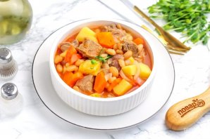 Мясо с консервированной фасолью Мясо с консервированной фасолью