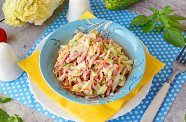 Салат из капусты и копченой колбасы