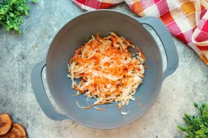 Салат из капусты и копченой колбасы