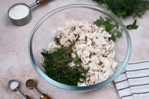 Салат с грибами и курицей