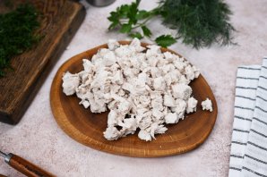 Салат с грибами и курицей