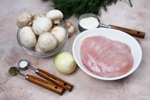 Салат с грибами и курицей