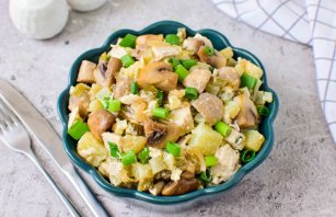Салат с шампиньонами и курицей Салат с шампиньонами и курицей