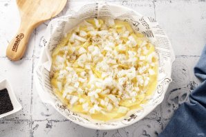 Пирог с консервированной сайрой Пирог с консервированной сайрой